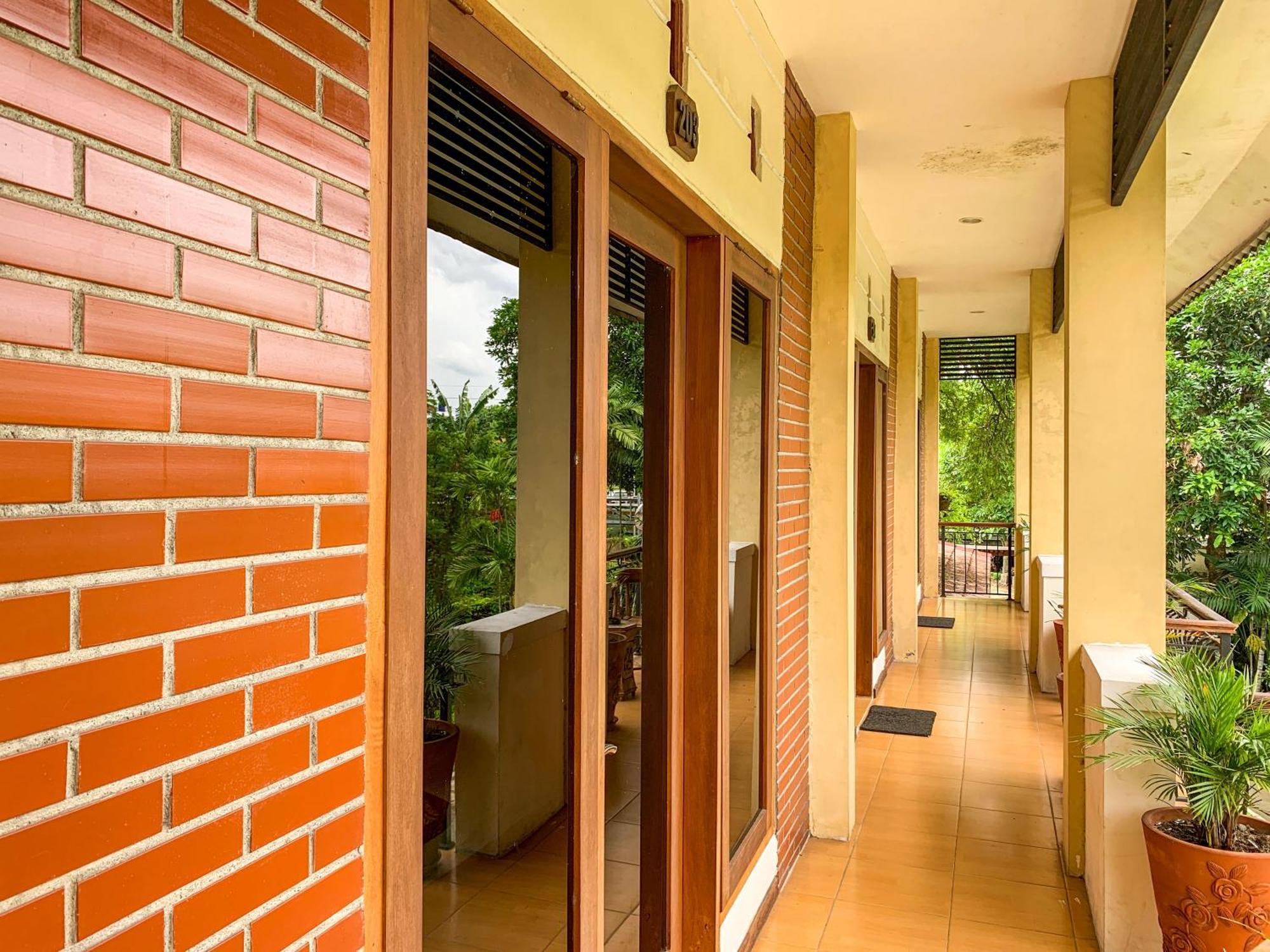 Urbanview Sasono Putro Condoongcatur By Reddoorz Kejayan Kültér fotó